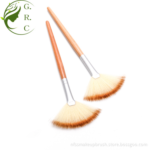 Best Highlighting Fan Brushes Makeup